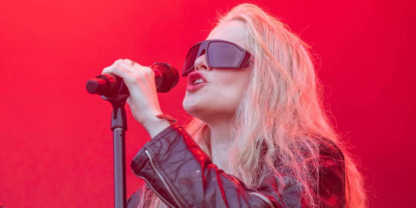 Sky Ferreira performing live in 2022