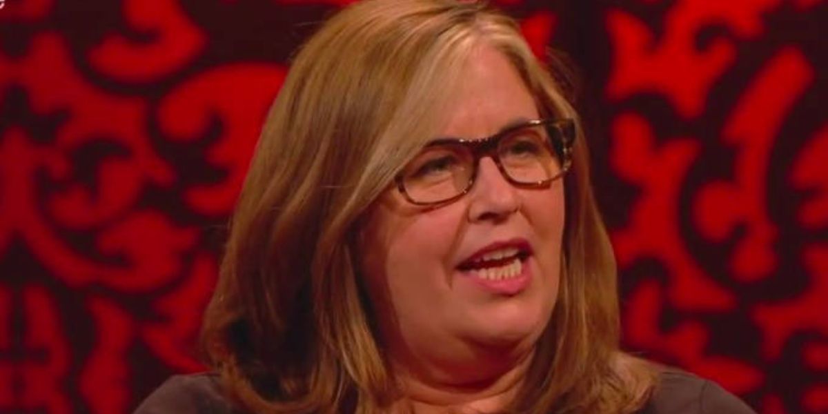 An image of Liza Tarbuck talking to someone off screen in Taskmaster
