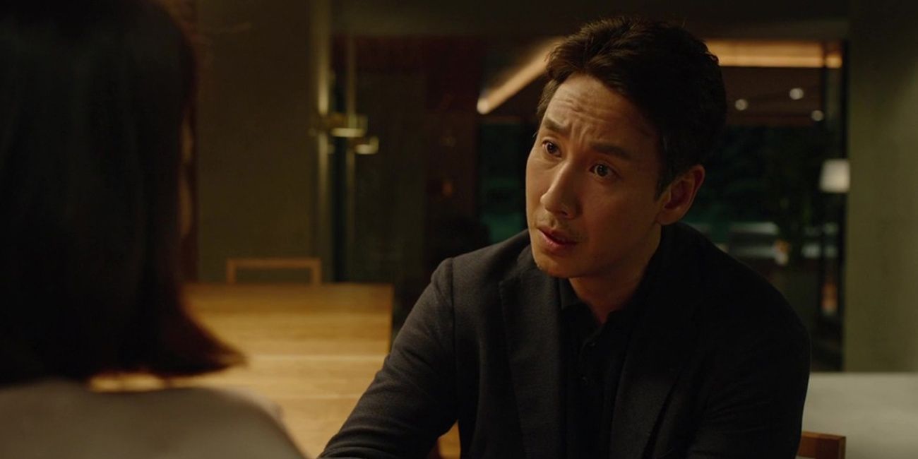 An image of Mr Park talking to someone off screen in Parasite
