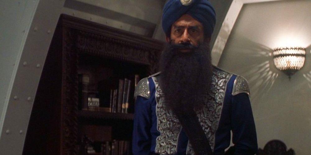 Captain Nemo standing and looking angry in The League of Extraordinary Gentlemen Cropped