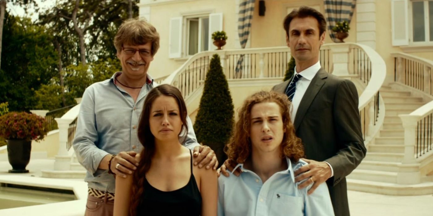 A family posing outside a house in the film Il Capitale Umano.