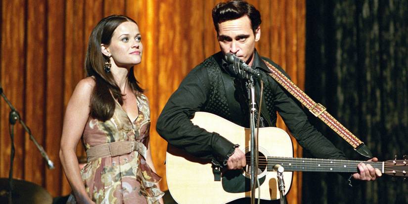 Joaquin Phoenix as Johnny Cash and Reese Witherspoon as June on stage in Walk The Line 