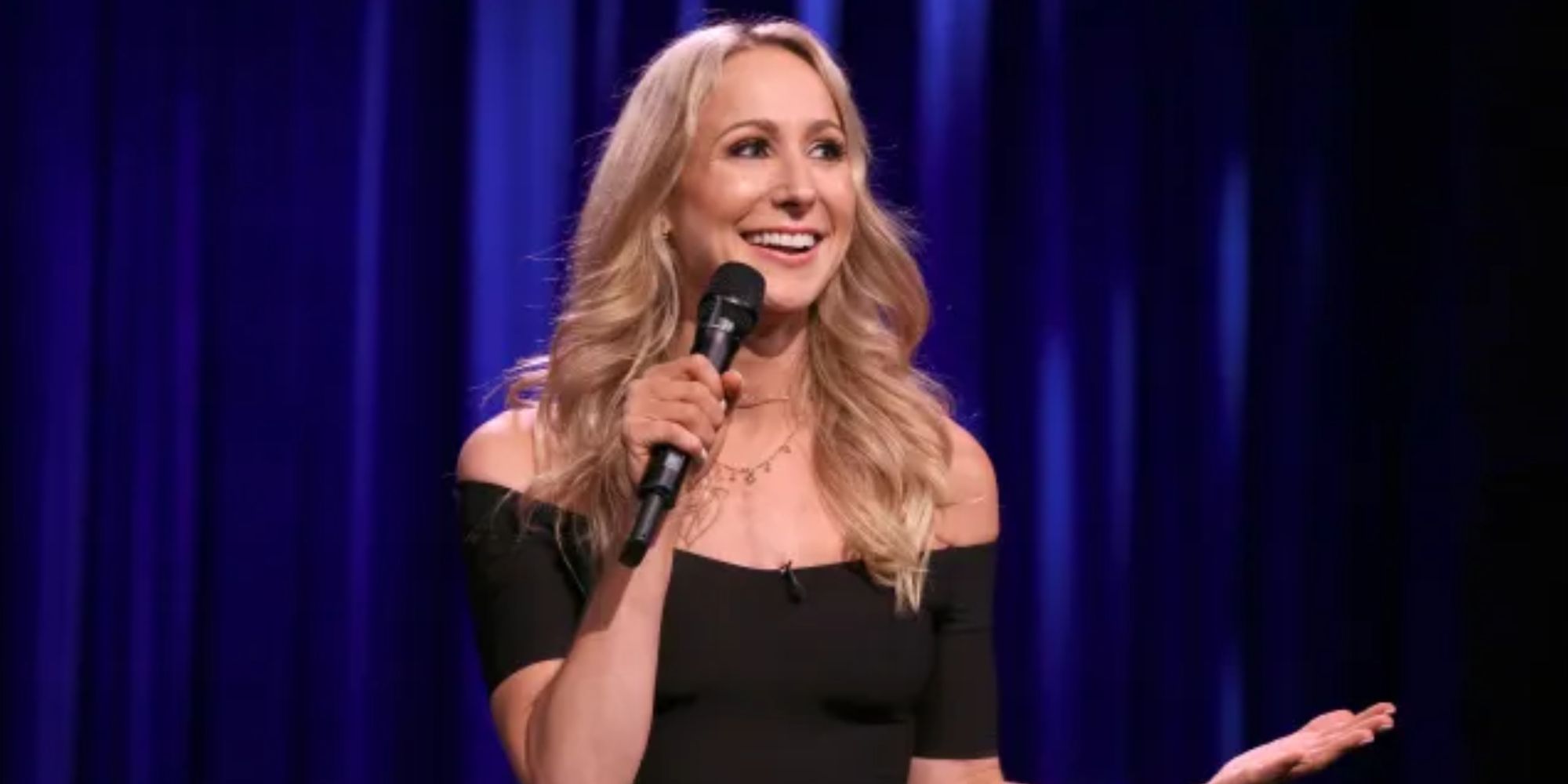 Nikki Glaser: patrimonio neto, edad, altura y todo lo que necesita saber sobre el comediante