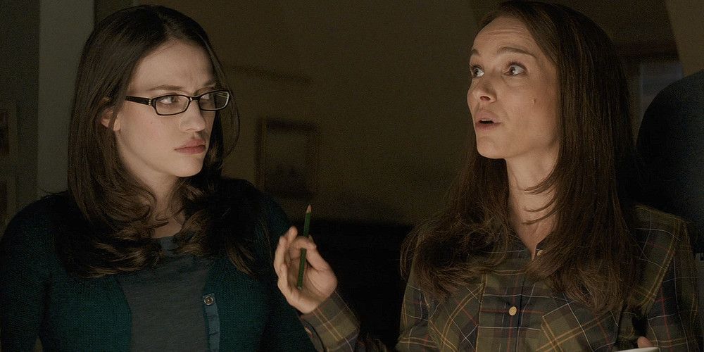 Jane Foster and Darcy Lewis talking