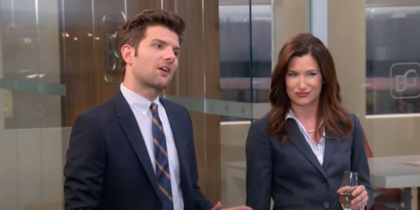 Jennifer and Ben talking to their interns on Parks and Rec