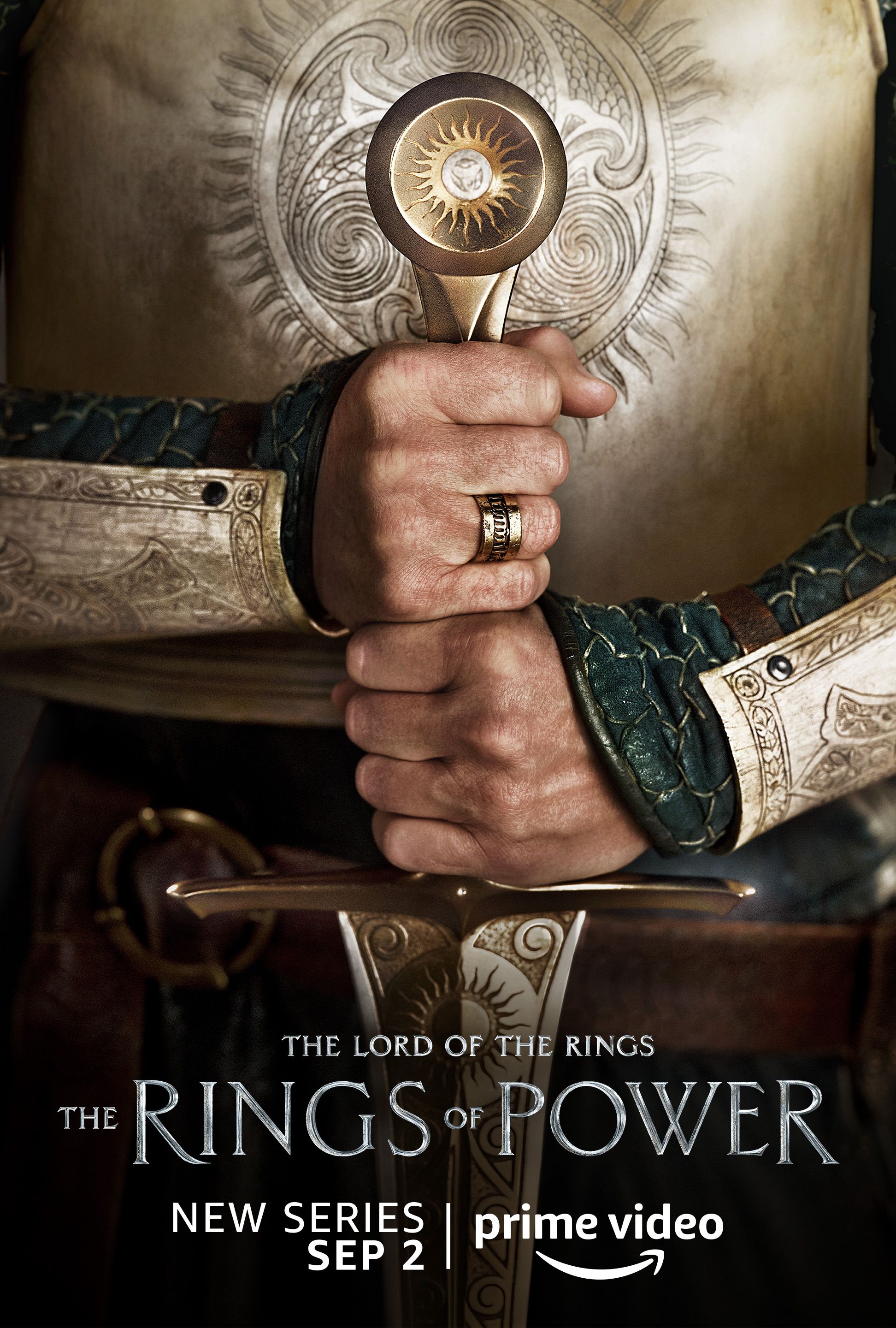Lloyd Owen As Elendil in The Lord OF The Rings Rings Of Power
