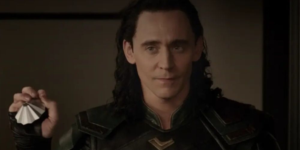 Loki catching an object in Thor Ragnarok 