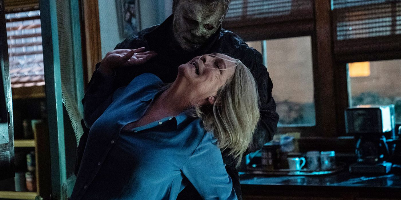 Michael fighting Laurie in Halloween Ends