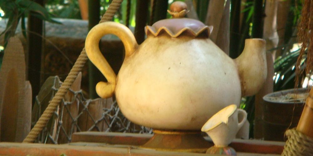 Mrs. Potts and Chip cameo in Tarzan&rsquo;s Treehouse in Disneyland