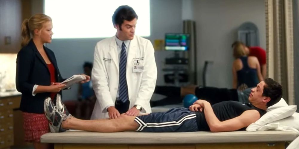 Dr. Conners tends to a patient's knee in Trainwreck