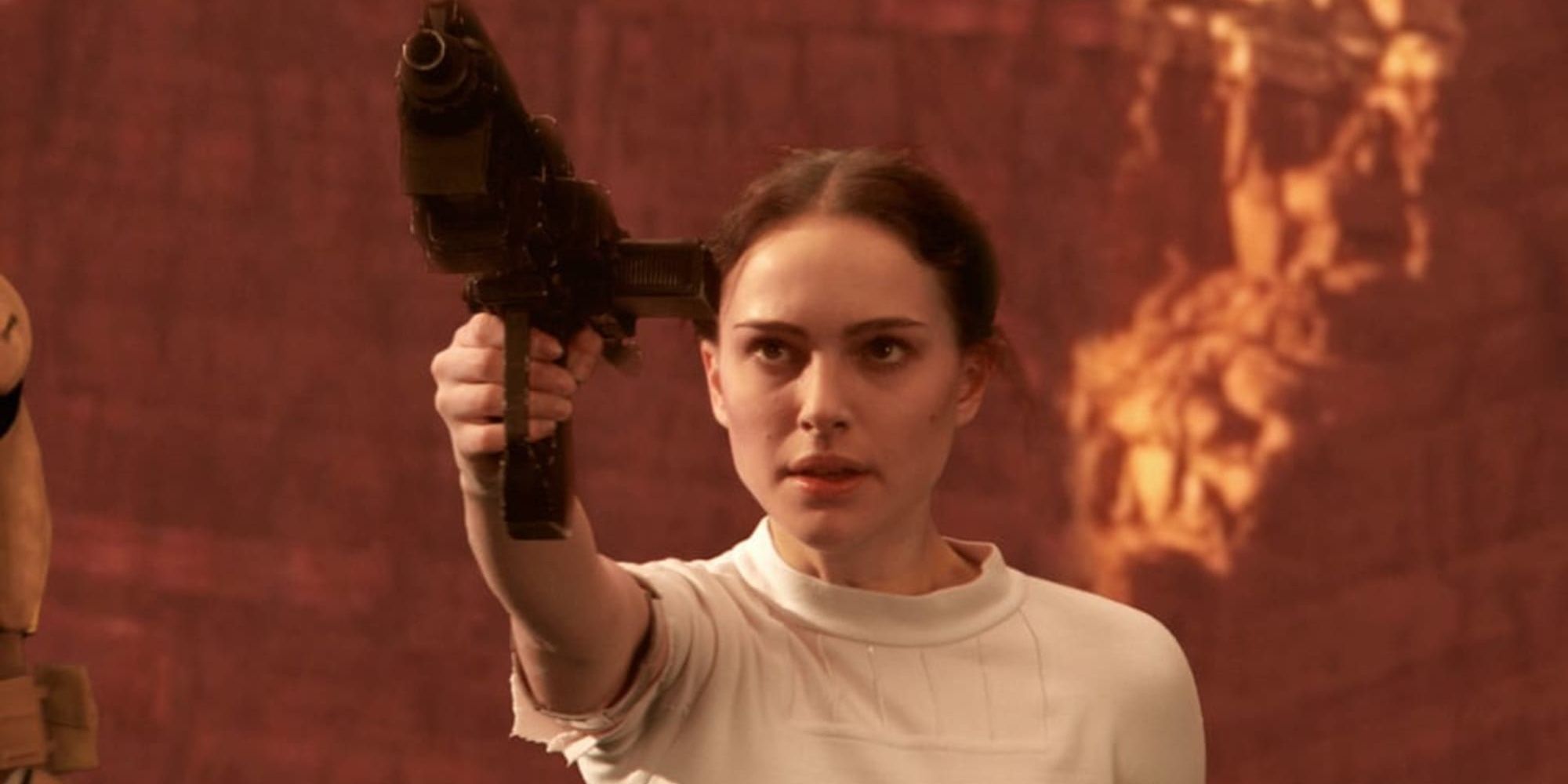 Padme aiming a blaster in Star Wars Episode II – Attack Of The Clones 