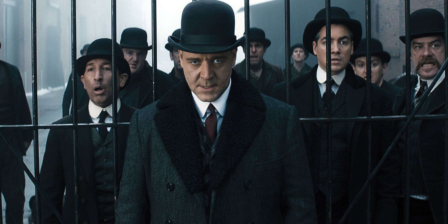 Russell Crowe about to fight in a cage in Winter&rsquo;s Tale