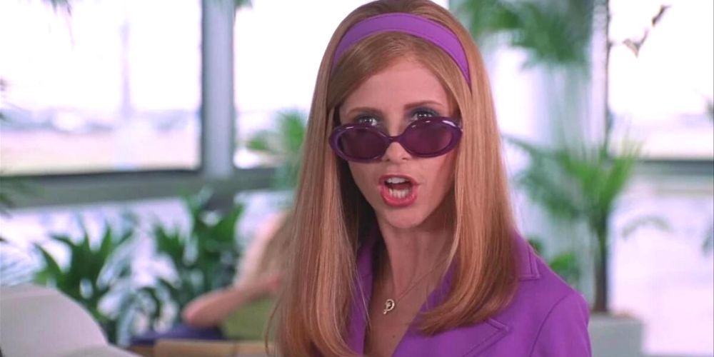 Sarah Michelle Geller dons a purple outfit as Daphnie in Scooby Doo