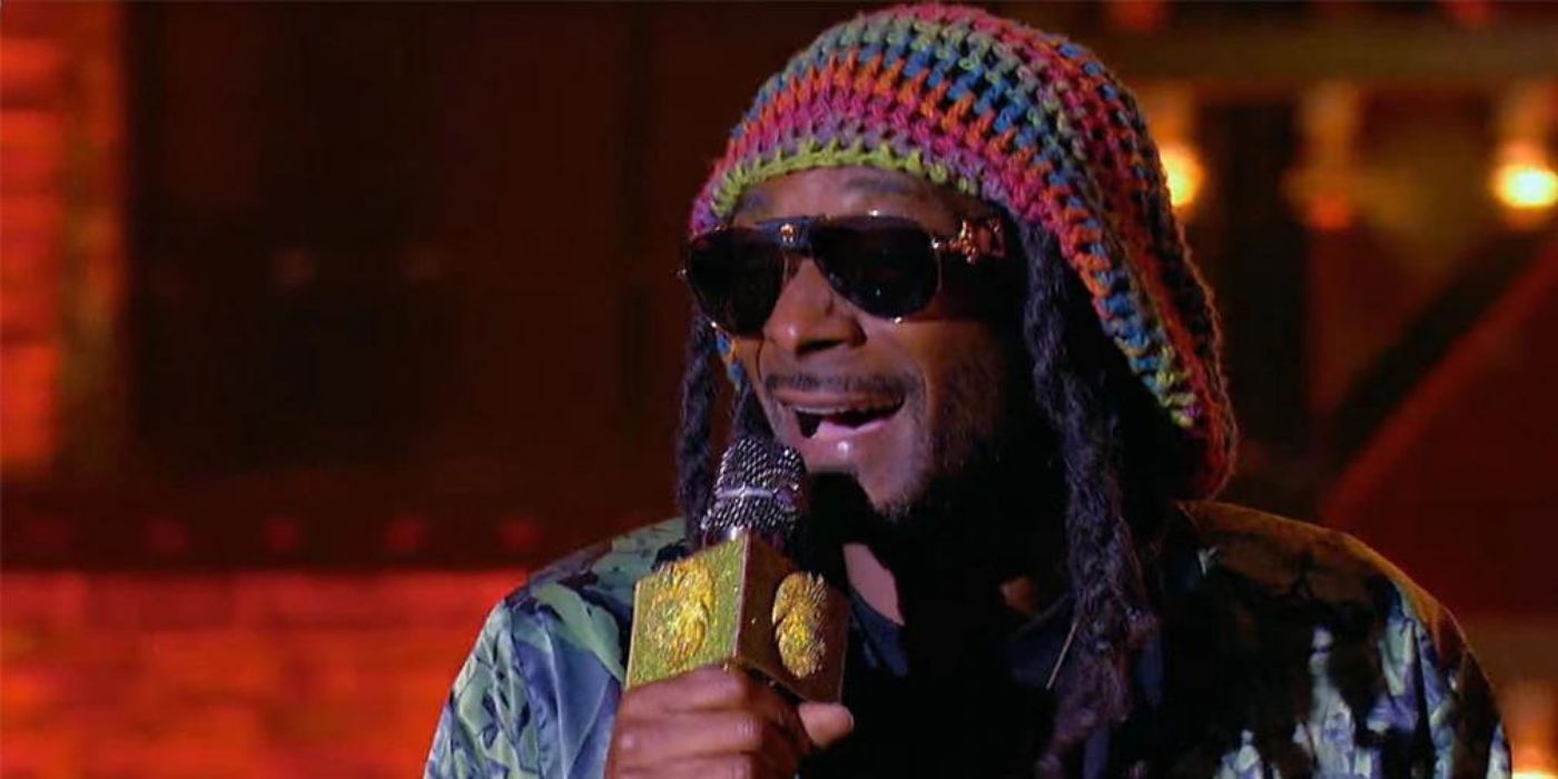 Snoop Dogg singing on a mic in Lip Sync Battle