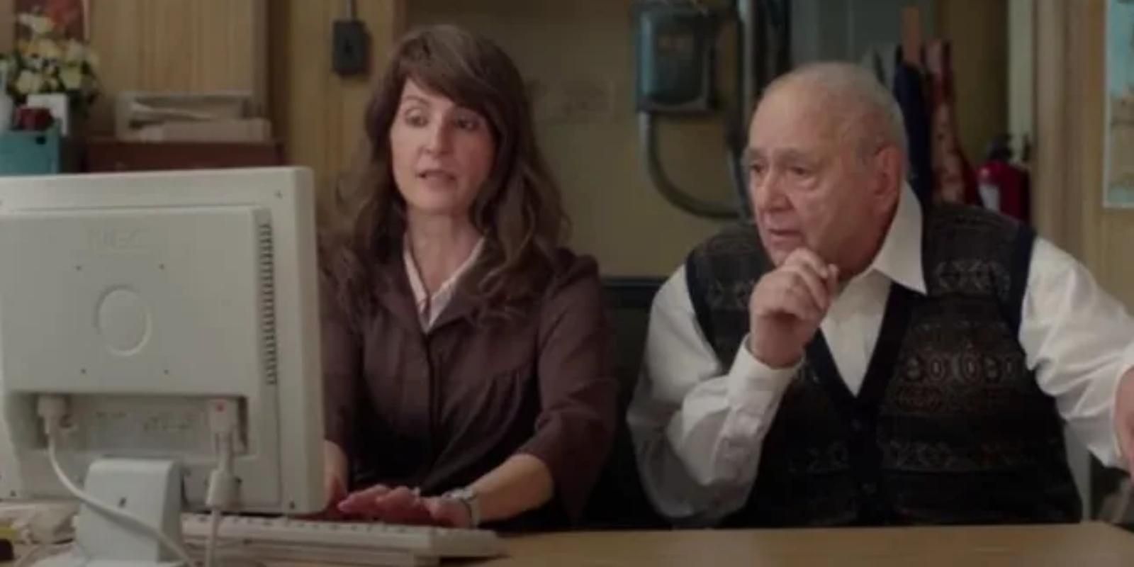 Toula Portokalos helps her father Gus use the computer in My Big Fat Greek Wedding 2