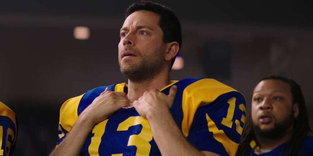 Kurt puxa a gola da camisa em American Underdog