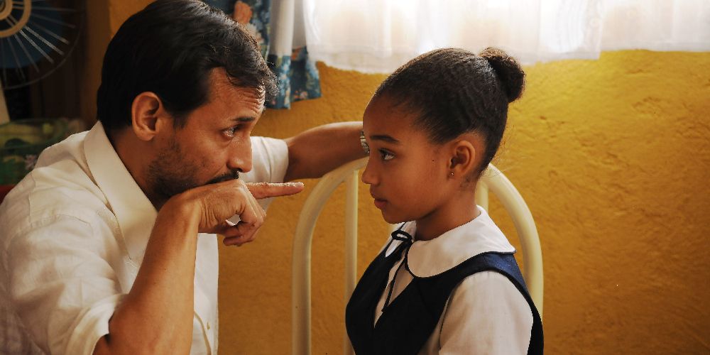 Cataleya faces her father at the diner table in Colombiana