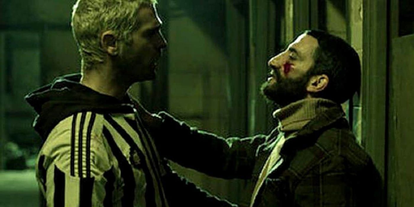 Two men in a disagreement, one looking beaten up, in a scene from El Marginal.