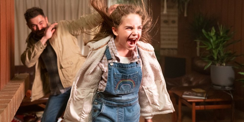 Charlie screams in front of her dad in Firestarter