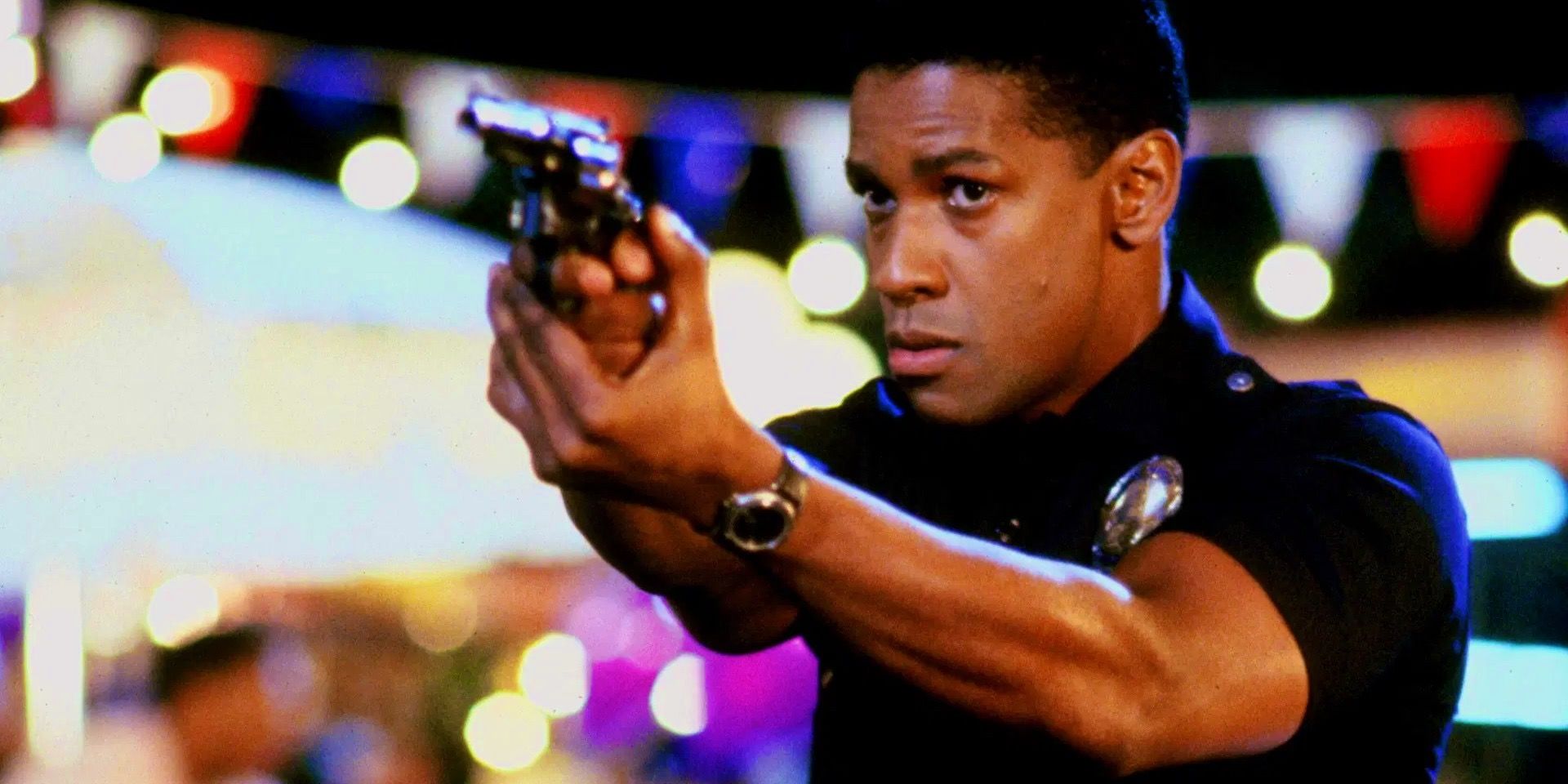 Denzel Washington as Styles pointing a revolver and wearing a police uniform in Ricochet