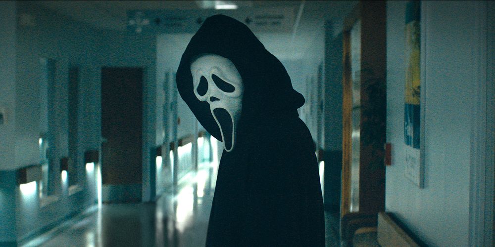 Ghostface stands in a hallway in Scream 2022