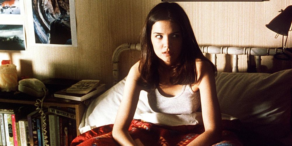 Hannah sits up in bed in Wonder Boys