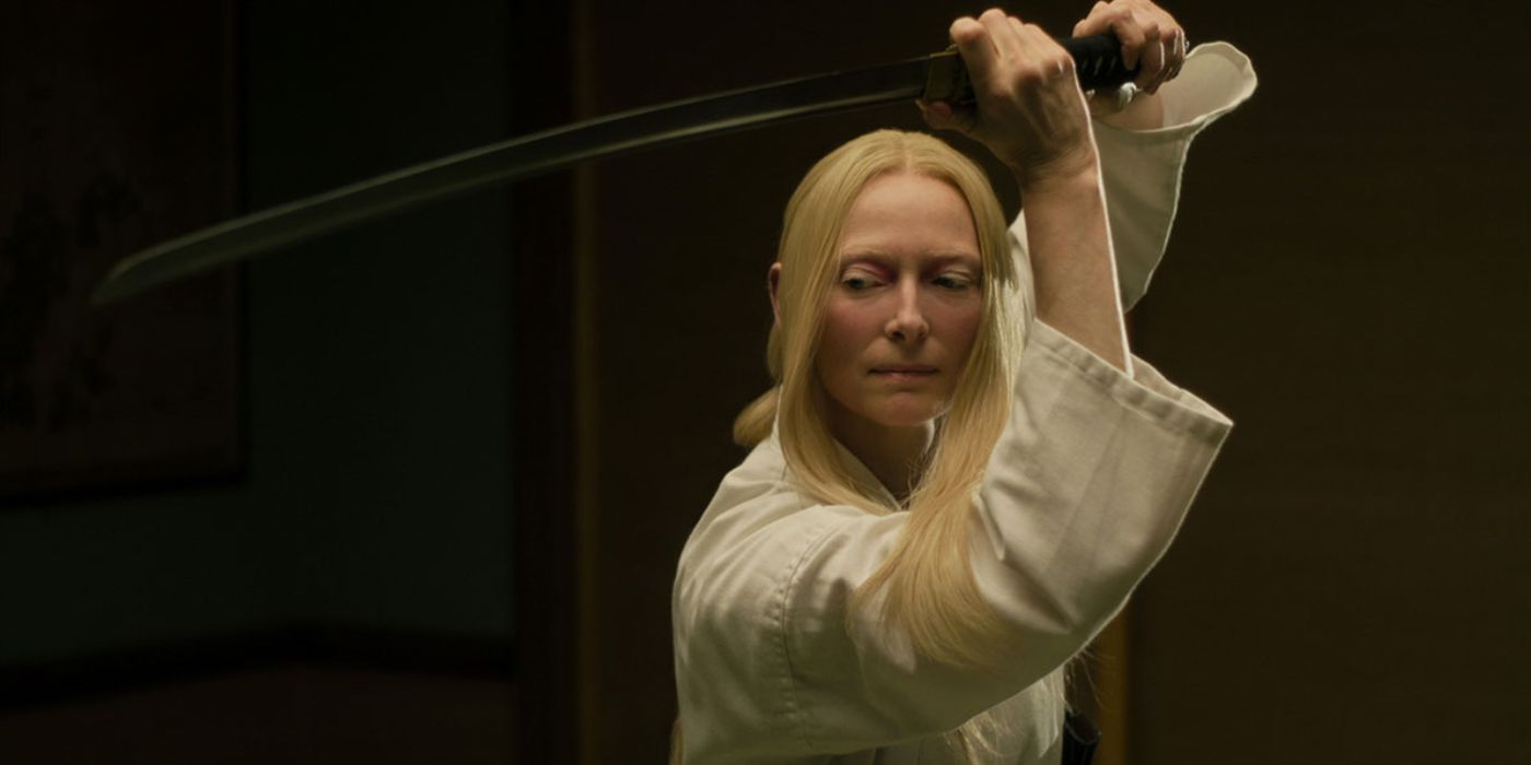 Tilda Swinton holding a katana in The Dead Don&rsquo;t Die