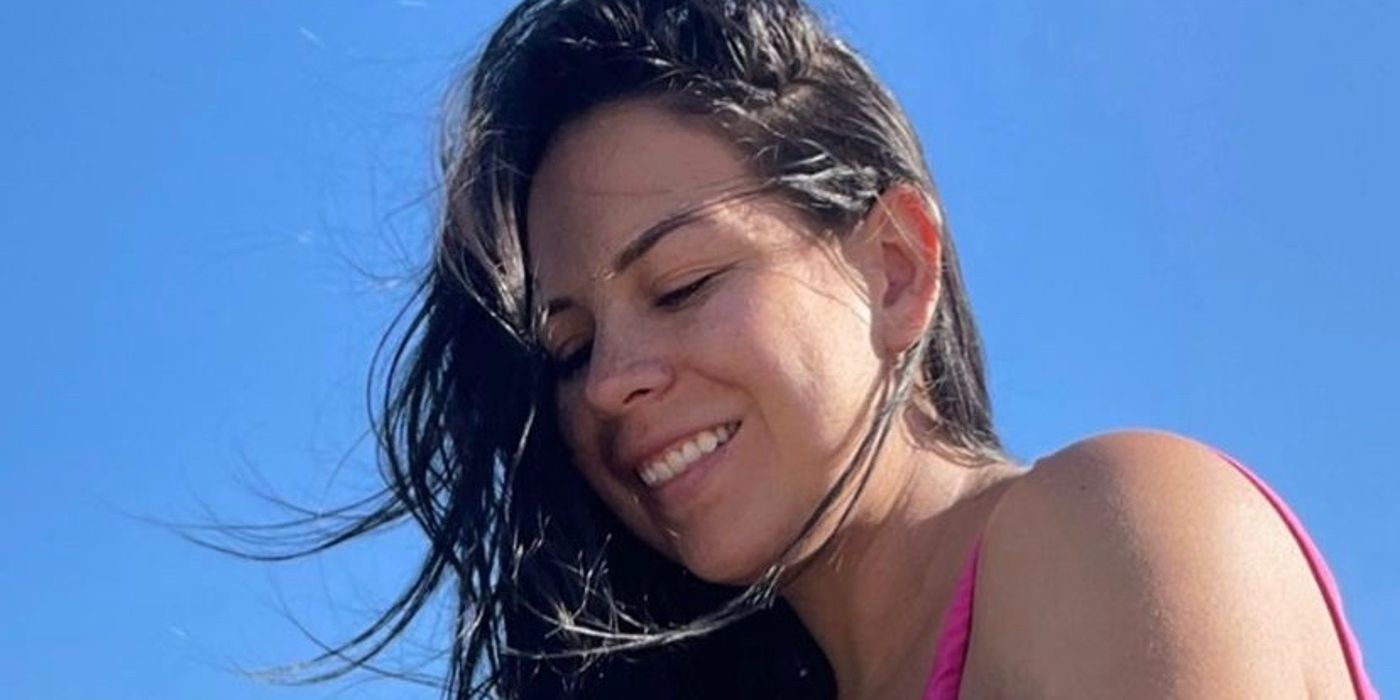 A estrela de 90 Dias para Casar, Liz Woods, na praia