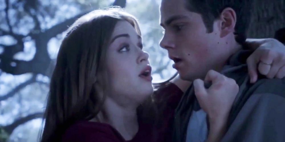 An image of Lydia and Stiles hugging in Teen Wolf