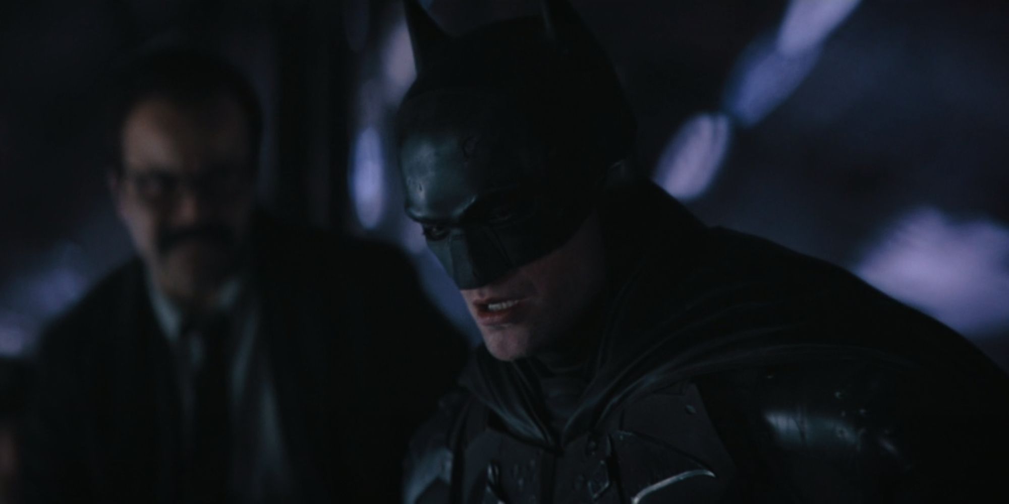 Batman and Jim Gordon at the stadium in The Batman (2022)