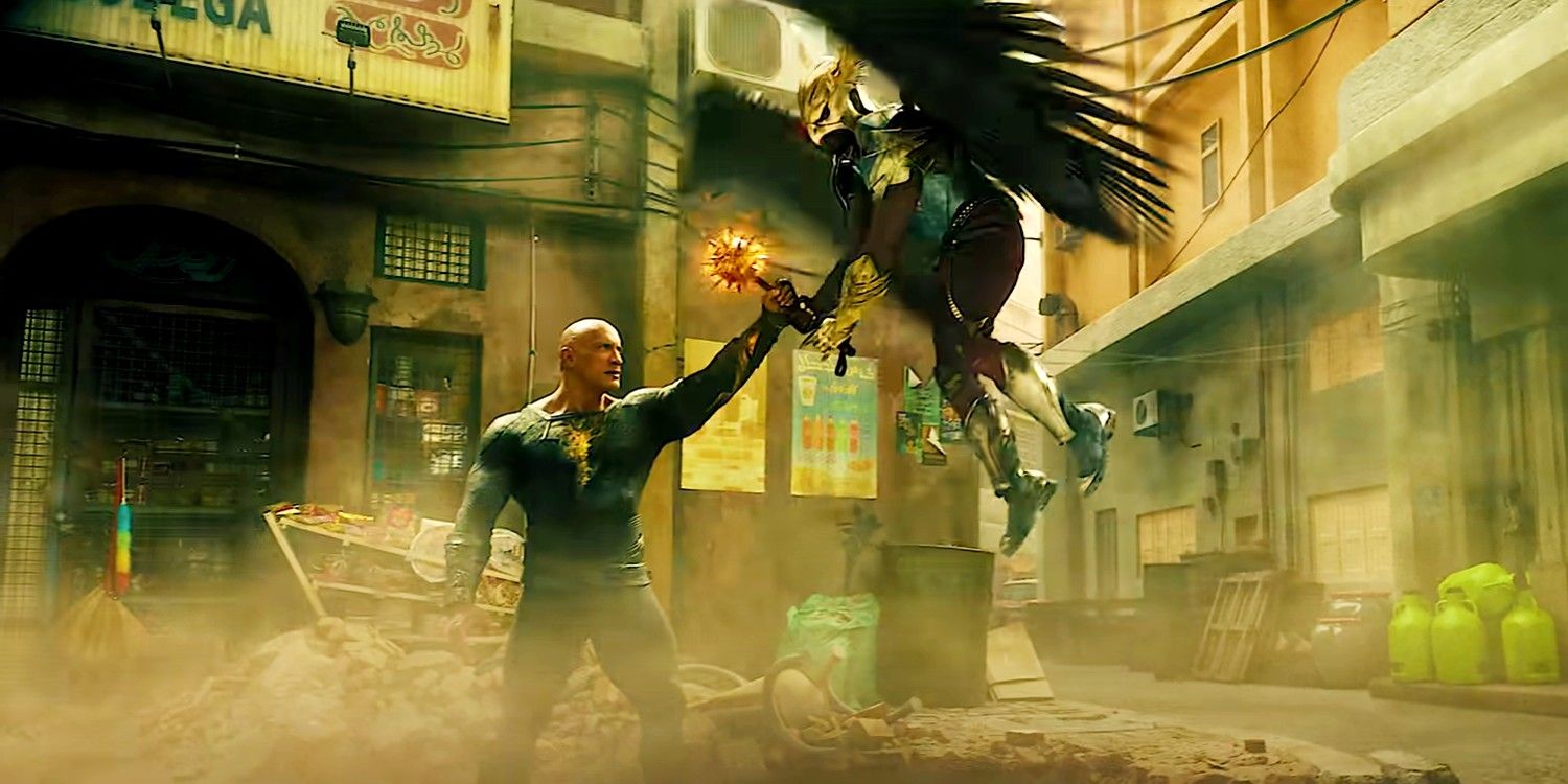 Black Adam lutando contra Hawkman