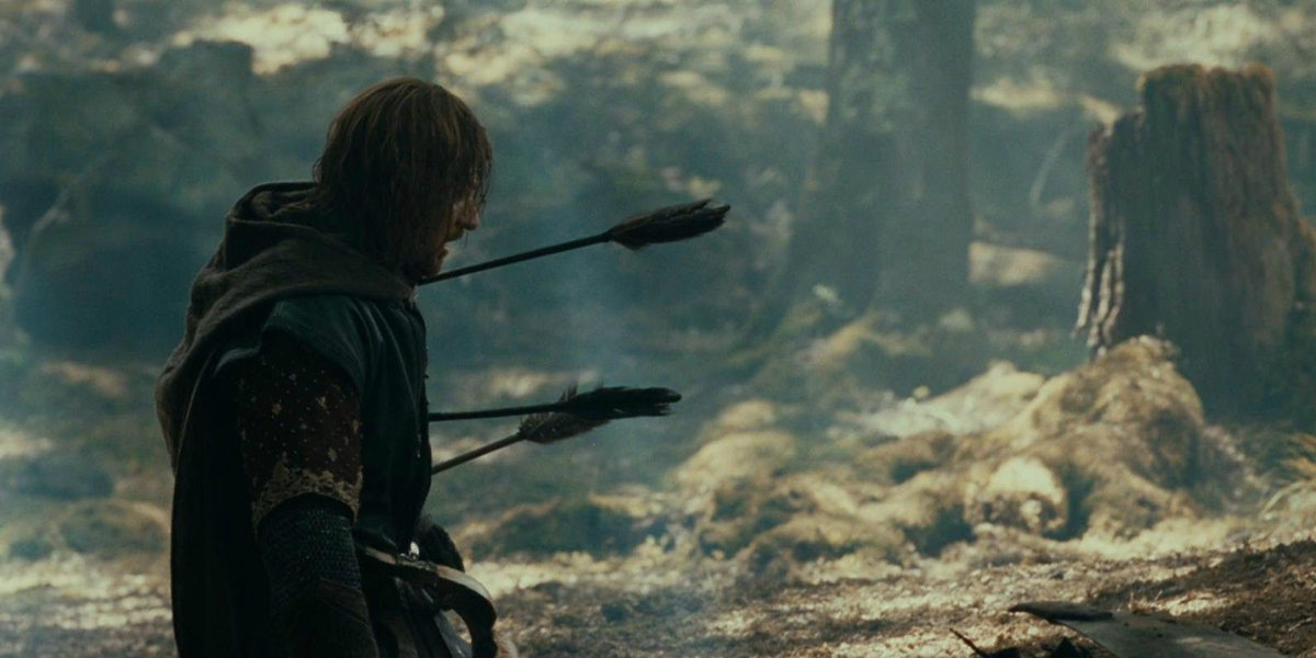 Boromir com várias flechas saindo do peito em O Senhor dos Anéis. 