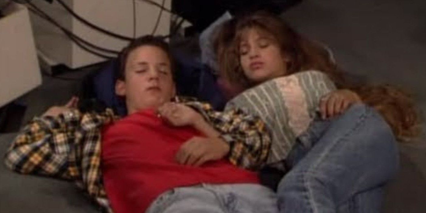 Cory e Topanga dormindo no chão em Boy Meets World.