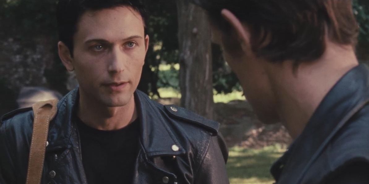 Brandon Sklenar talking to Matt Smith in Mapplethorpe