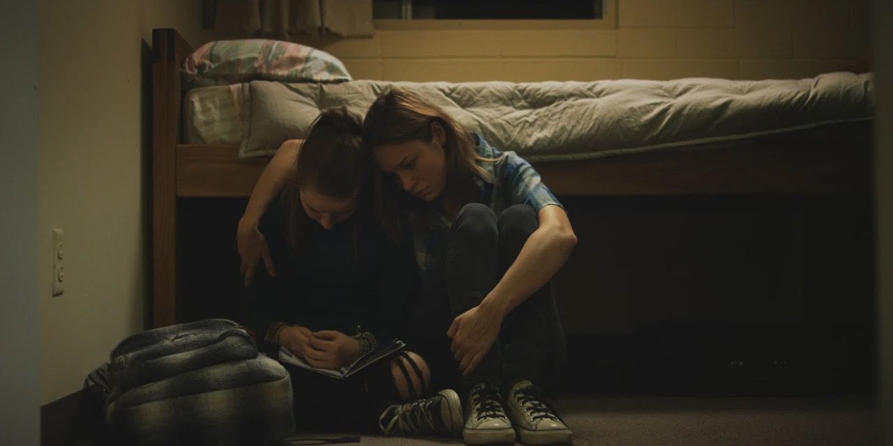 Brie Larson and Kaitlyn Dever sitting on the floor in Short Term 12