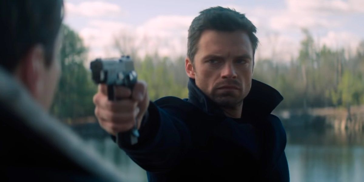 Bucky Barnes com uma arma em Falcão e o Soldado Invernal