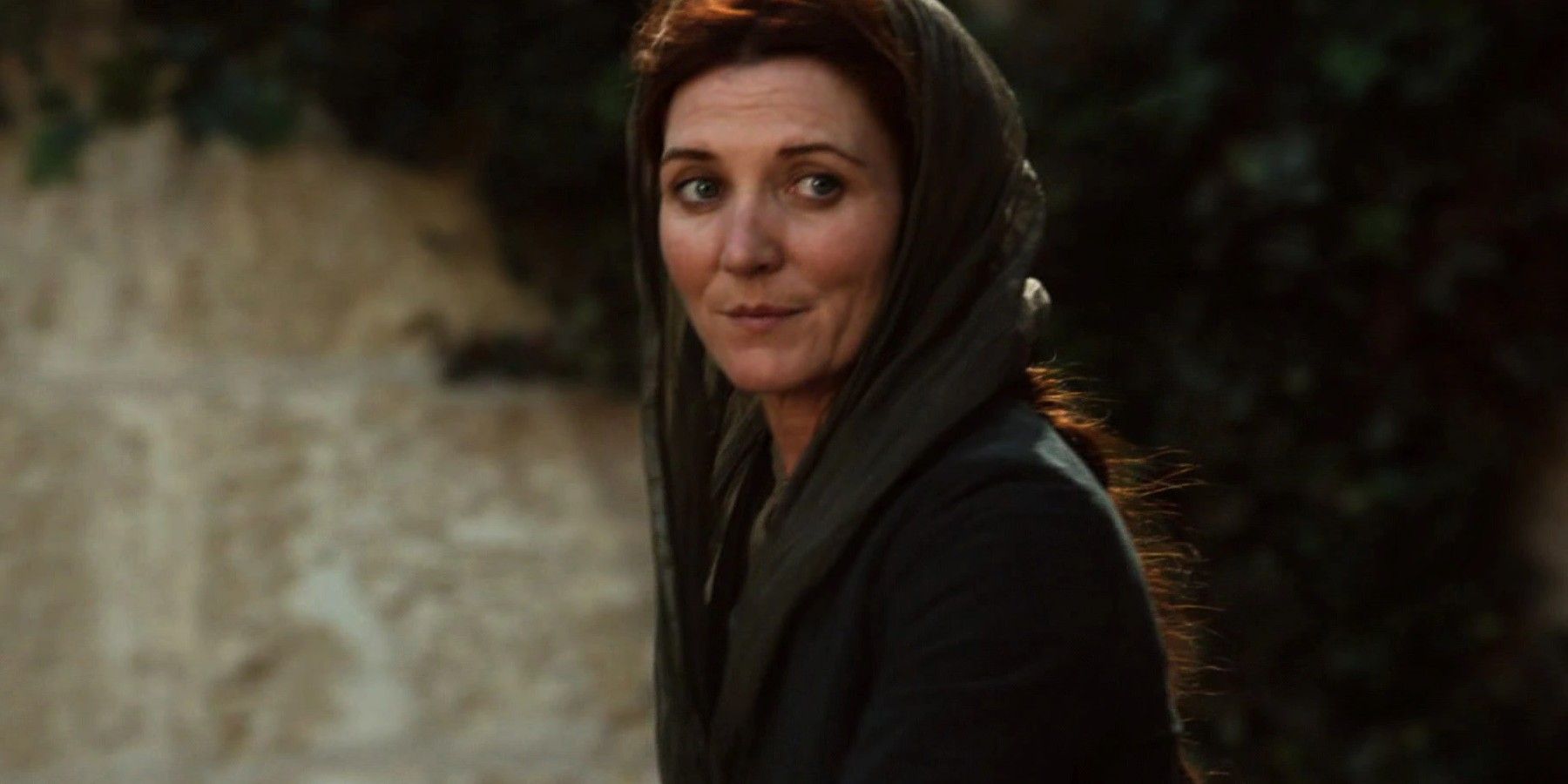 Catelyn-Stark com um xale na Guerra dos Tronos