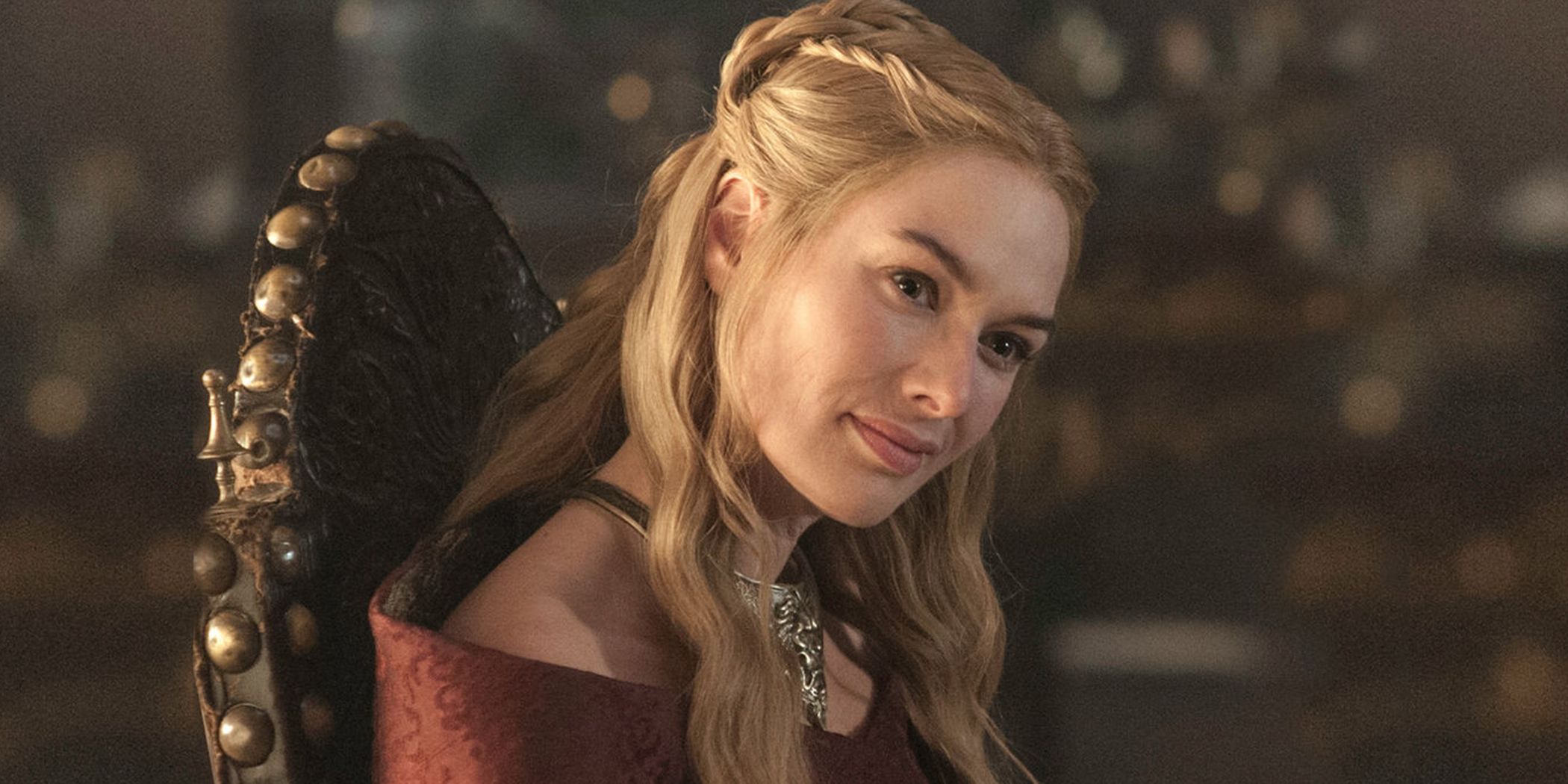 Cersei Lannister sorrindo em Game of Thrones.
