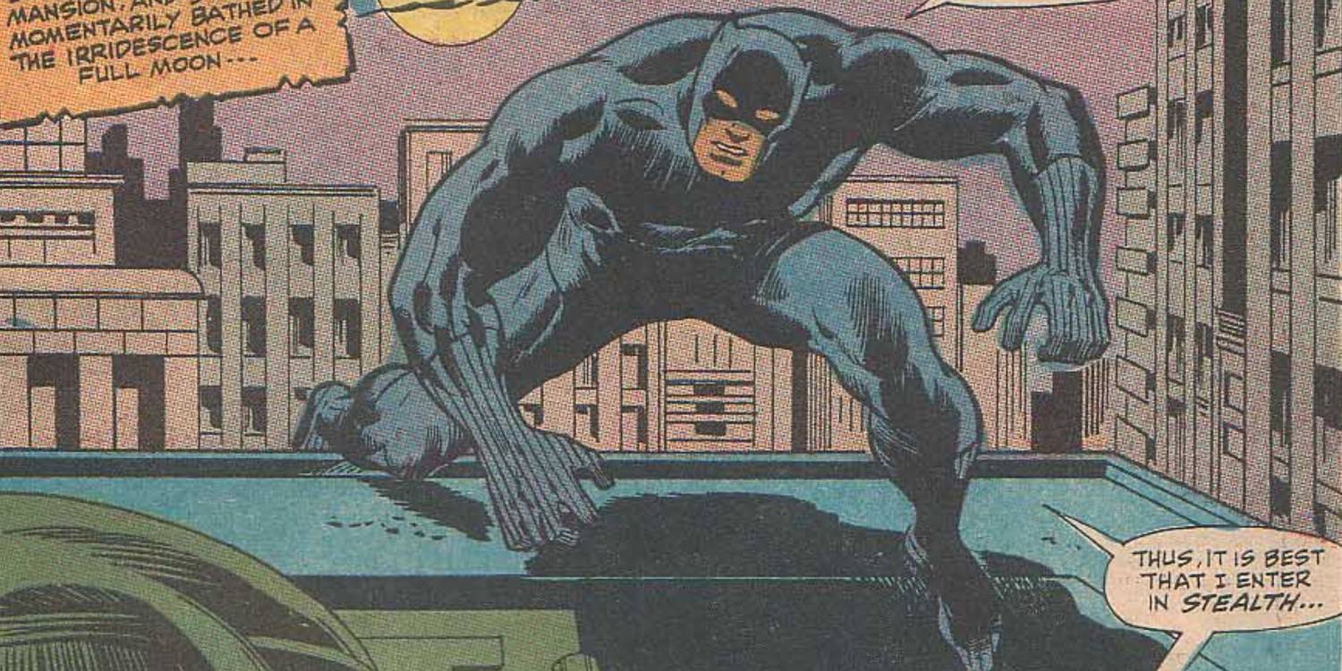 Pantera Negra rasteja por um telhado na Marvel Comics.