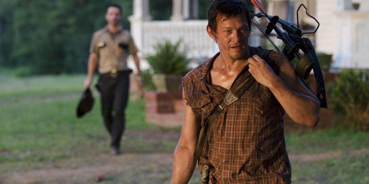 Daryl Dixon com uma besta em The Walking Dead 