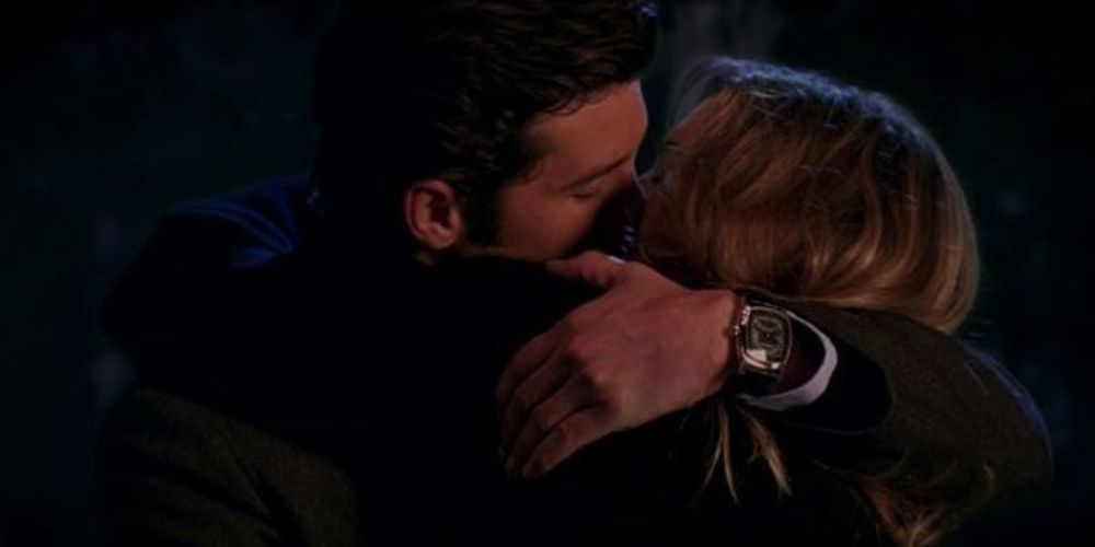 Derek and Meredith kissing in Grey's Anatomy 
