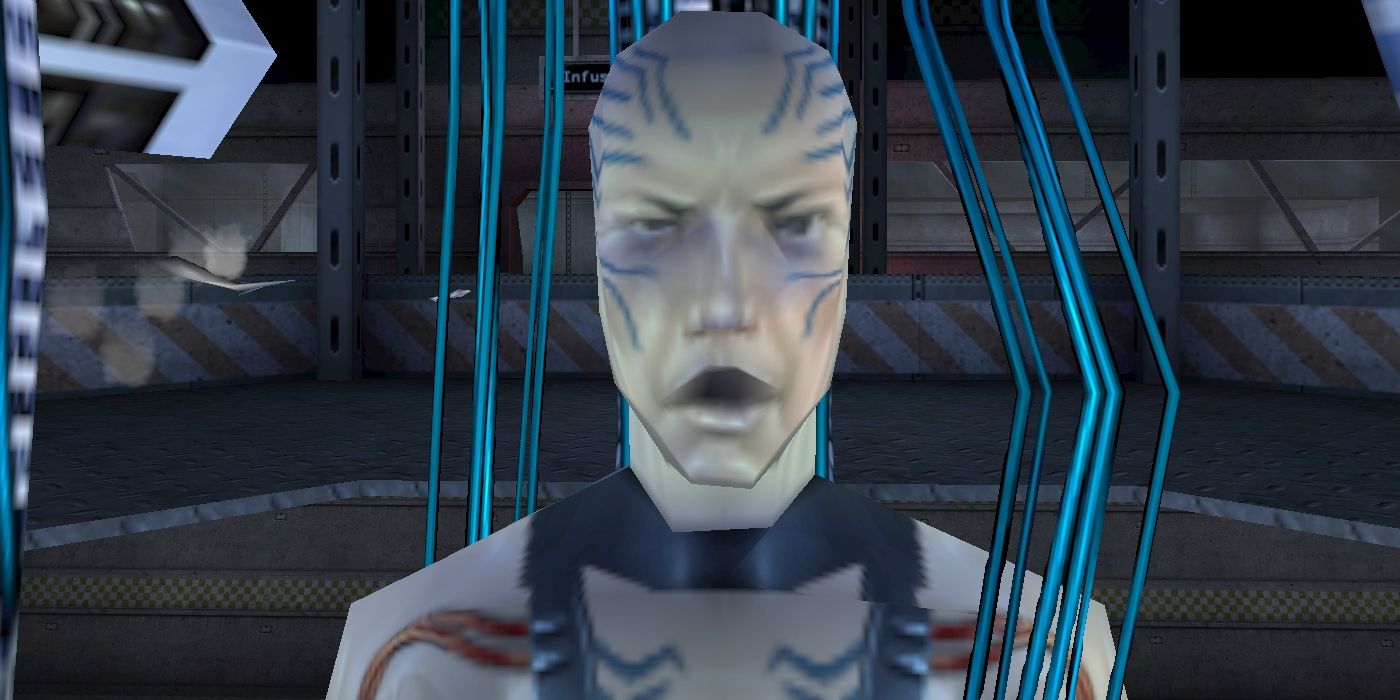 Un personaje cyberpunk le grita a la cámara en Deus Ex para PS2
