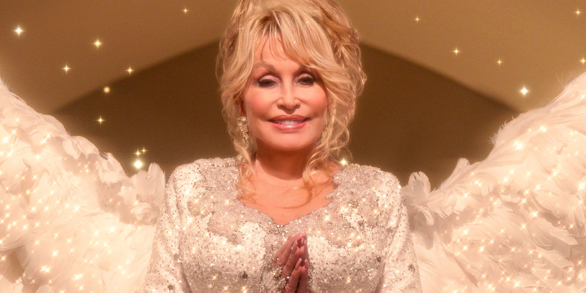 Dolly-Parton sorrindo em um especial de Natal