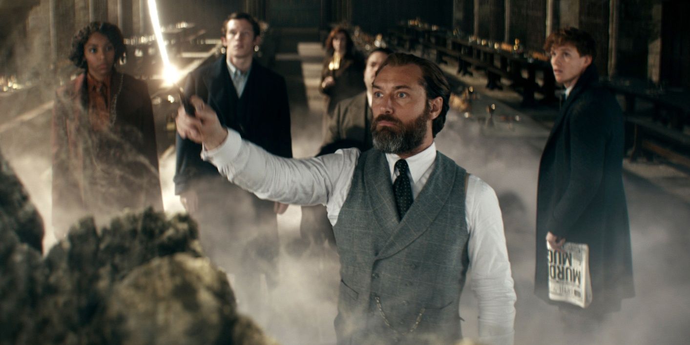 Dumbledore gives his friends a pep talk about Grindelwald in Fantastic Beasts 3.