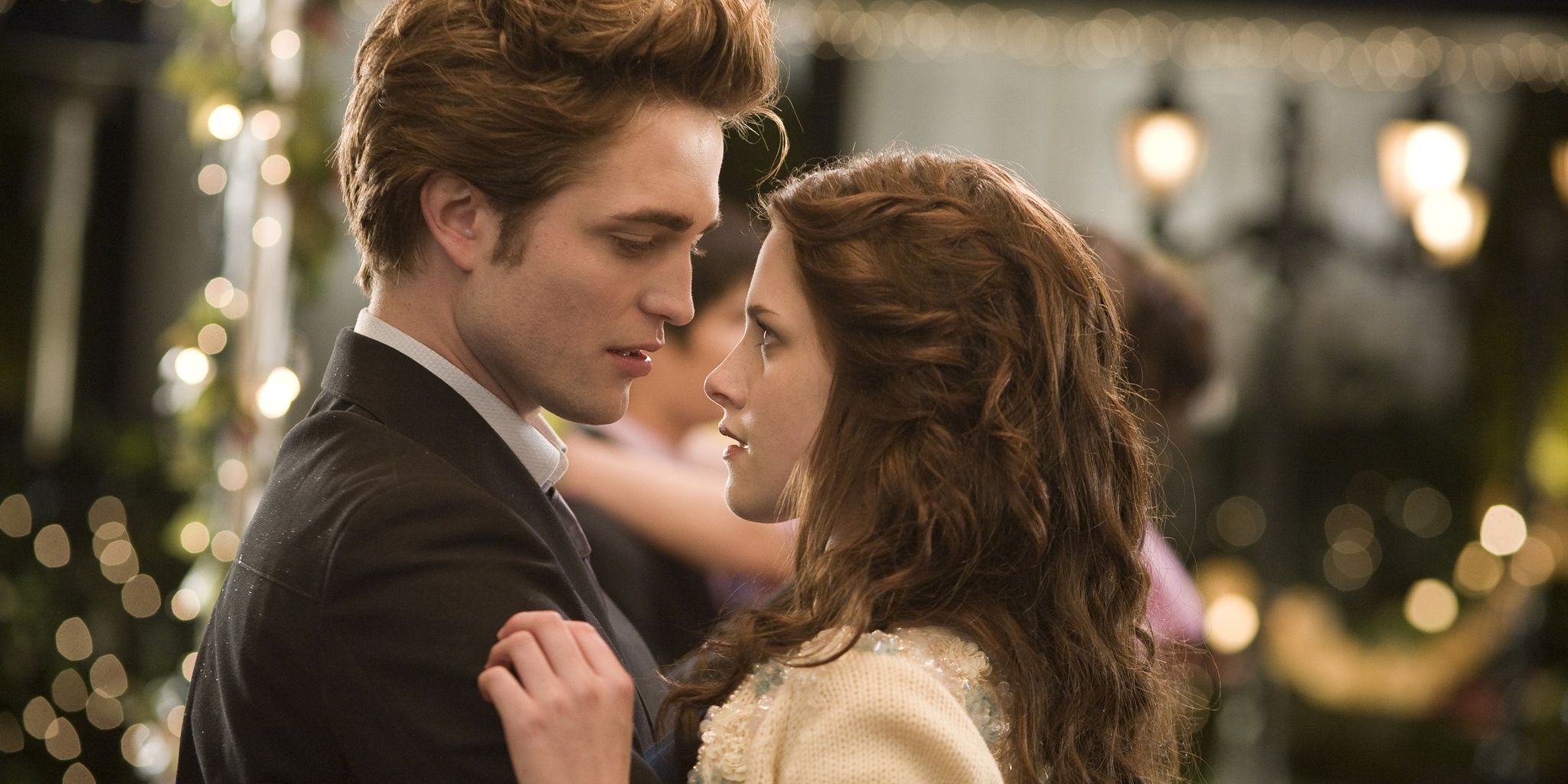 Edward and Bella dancing in Twilight 
