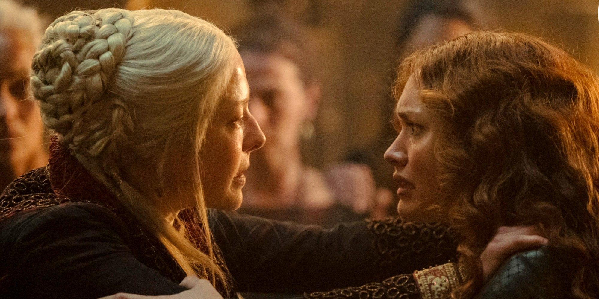 Rhaenyra Targaryen lutando com Alicent Hightower em House of the Dragon