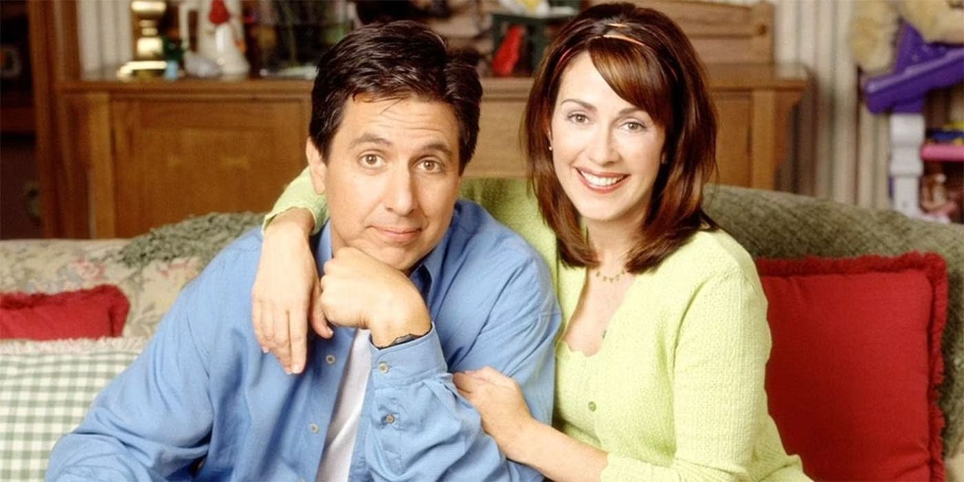 Ray Romano and Patricia Heaton as Ray and Debra Barone sitting on couch in Everybody Loves Raymond