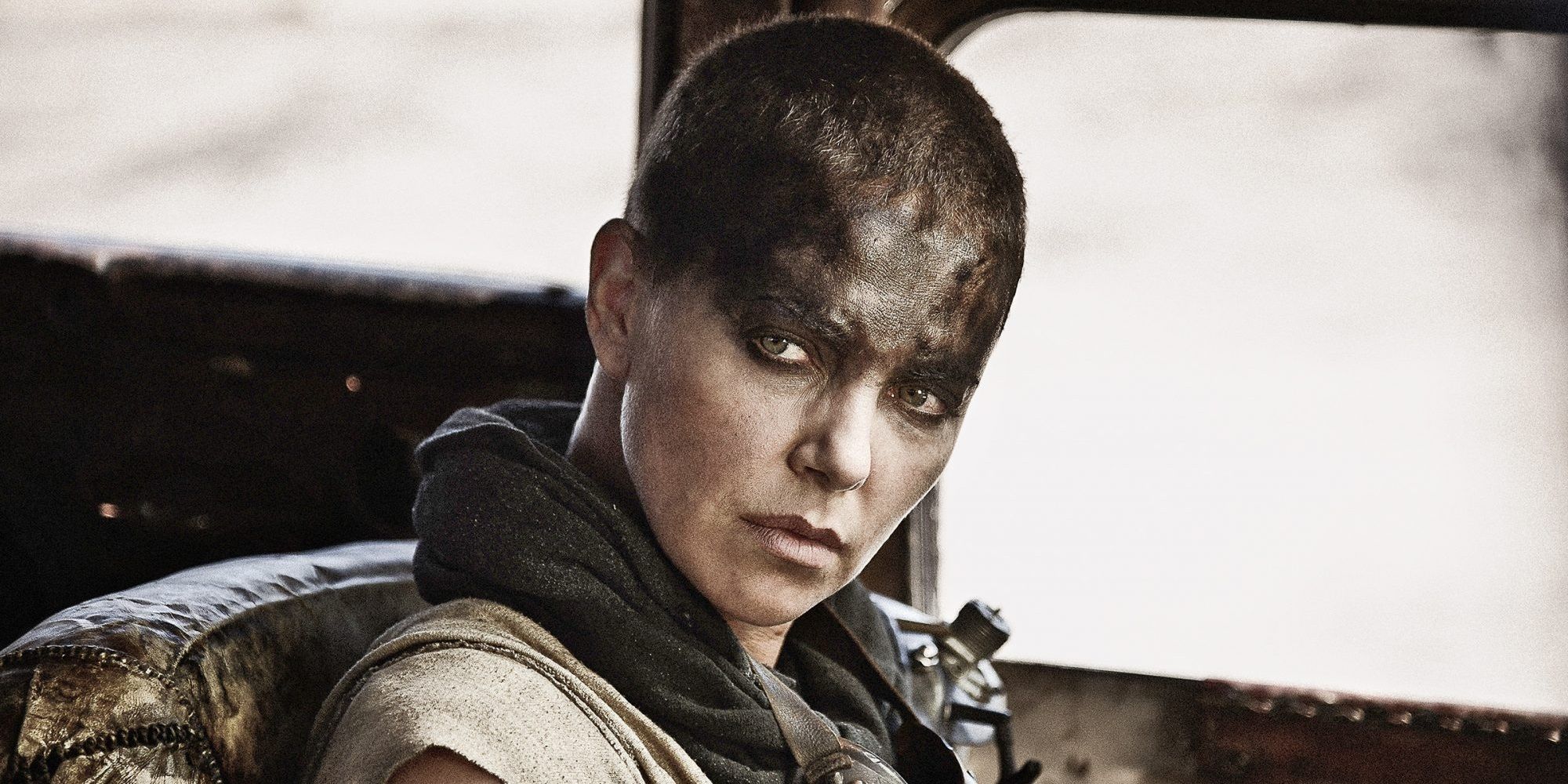 Furiosa na plataforma em Mad Max Estrada da Fúria