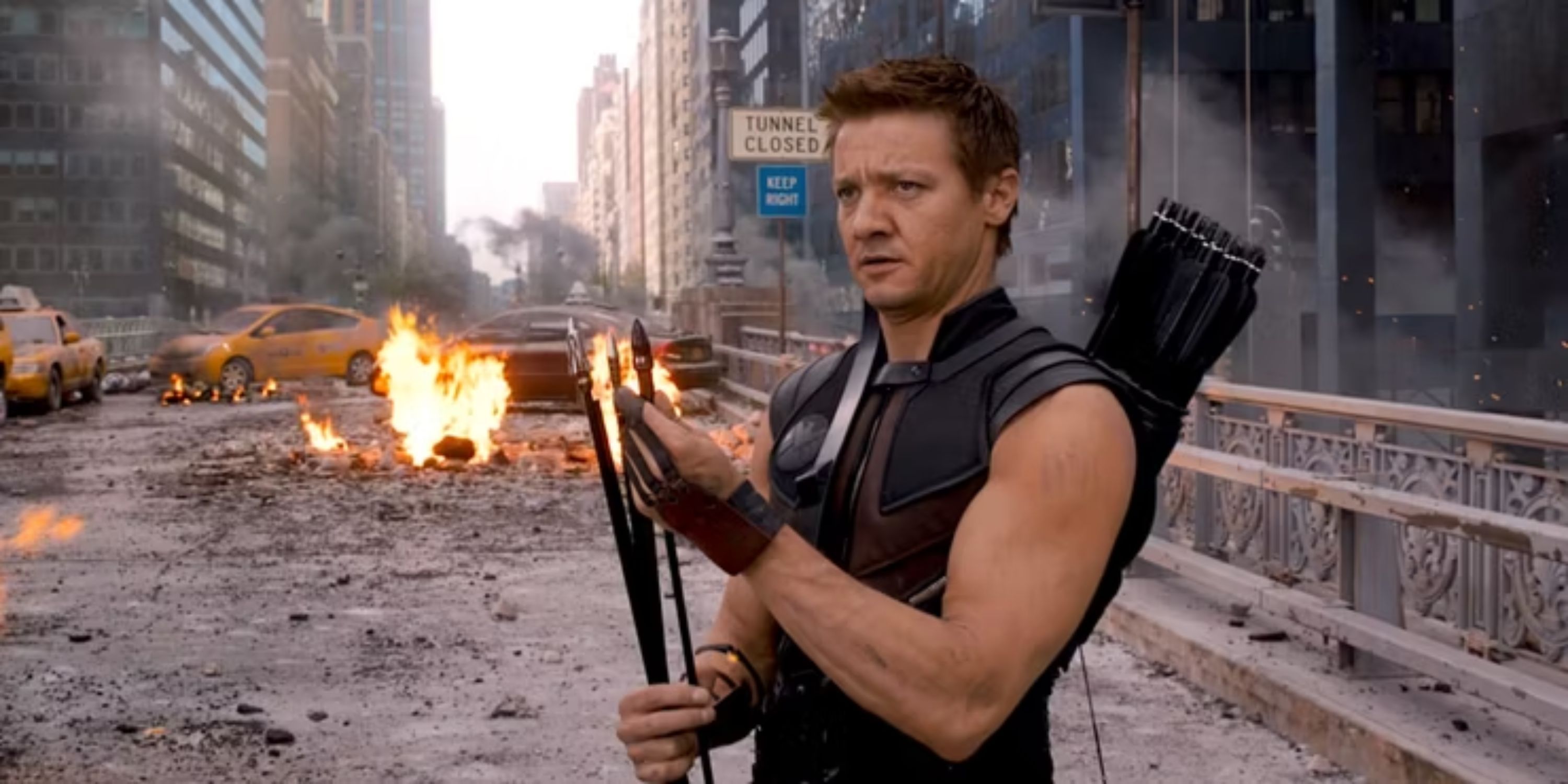 Hawkeye checking his arrows in the battle of New York