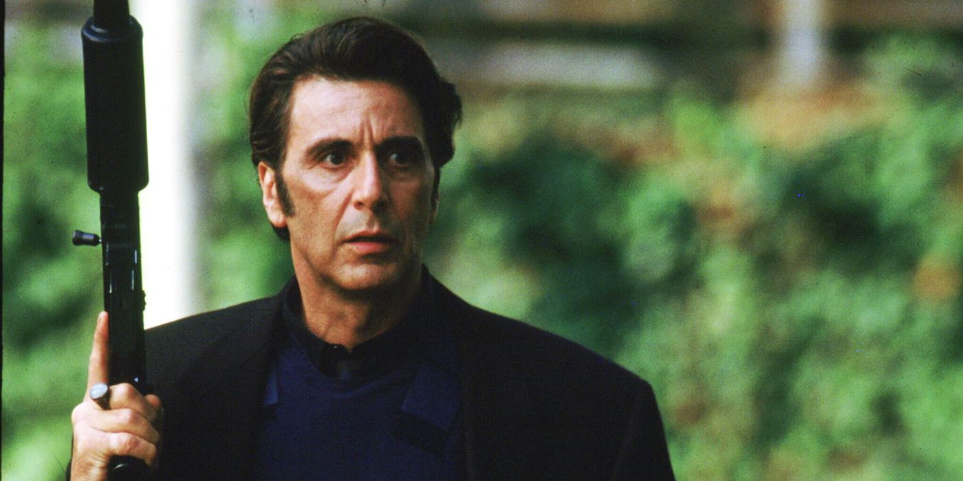 Al Pacino como Vincent Hanna empunhando uma arma em Heat